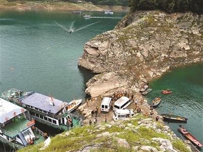 事故现场搜救工作仍在加紧进行供图/视觉中国