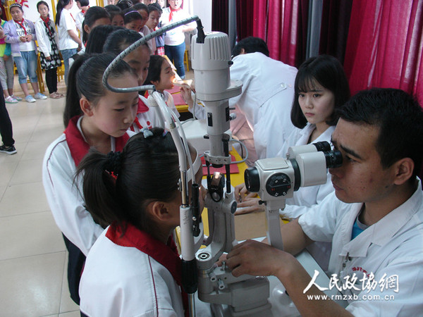 潍坊市潍城区政协开展关爱少年儿童义诊宣传活动