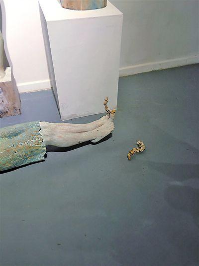 被损坏后的《木语》。