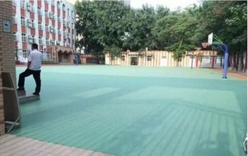 北京市第二实验小学白云路分校操场。