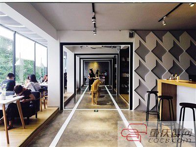 200平方米的阅读区域开始限制人流。