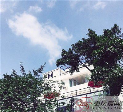 书店外观设计感十足。