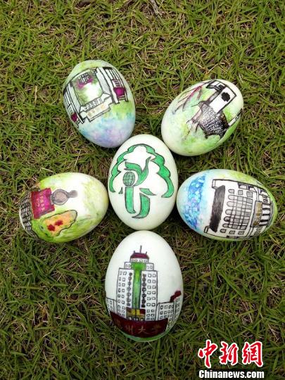 图为鸭蛋上的校园 董鑫 摄