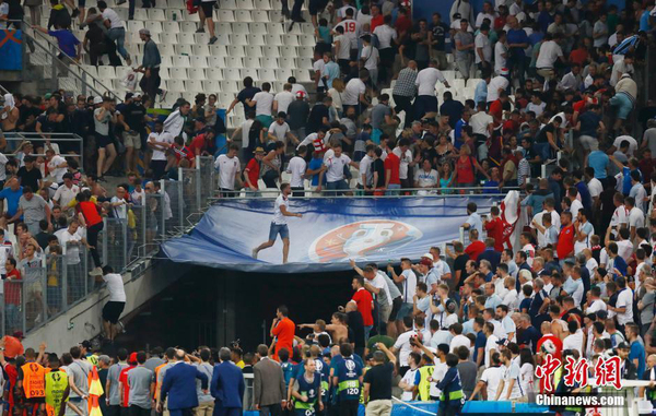 欧洲杯英俄球迷爆冲突4 欧洲杯英俄球迷爆冲突4