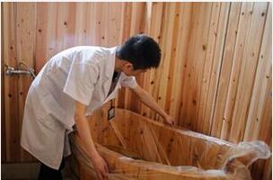 中药泡澡助眠排毒 这6大注意不能忘！