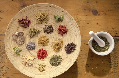 养生是老人专属？中医养生常见三大误区你别犯