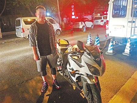“小伙子”酒后无证驾无牌摩托 一查身份证竟是“女汉子”