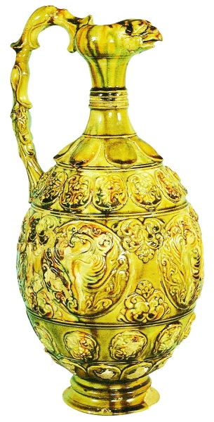 (唐)《印花三彩凤首壶》藏于日本白鹤美术馆 (唐)《印花三彩凤首壶》藏于日本白鹤美术馆