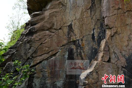 图为此次大兴安岭地区发现的岩画之一 崔越领 摄 图为此次大兴安岭地区发现的岩画之一 崔越领 摄