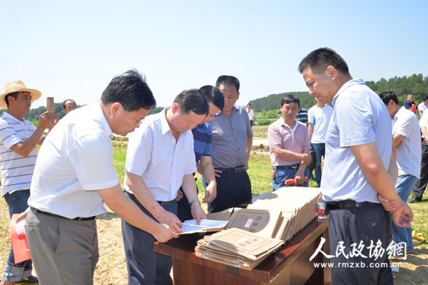 湖北红安县政协组织调研该县精准扶贫工作