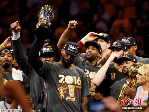 詹姆斯从此比肩乔丹 詹姆斯从此比肩乔丹