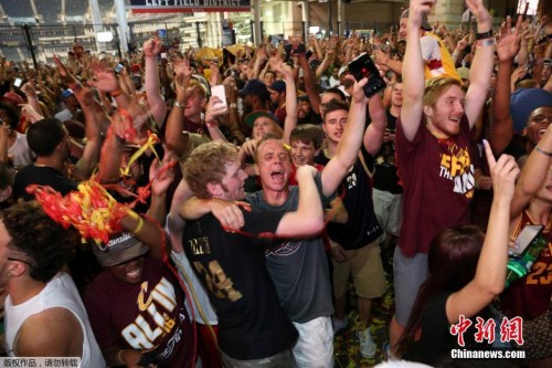 克利夫兰城终于打破“诅咒” 克利夫兰城终于打破“诅咒”