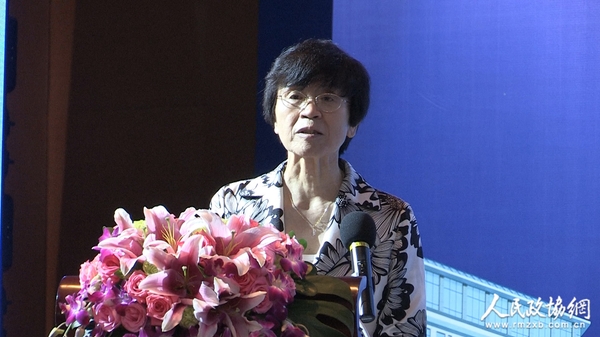 世界中联主席、国家中医药管理局原局长佘靖