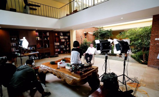 李咏、曾宝仪前去冯小刚家拜访。