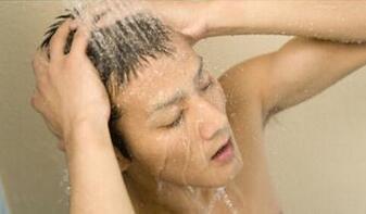 夏季洗澡水温40度最解乏 谨防4大误区