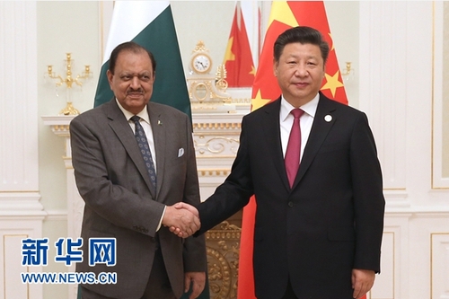 6月23日，国家主席习近平在塔什干会见巴基斯坦总统侯赛因。新华社记者马占成摄