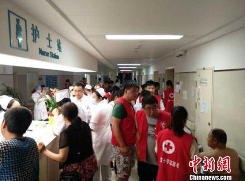 图为医院救治现场。 谷华 摄 