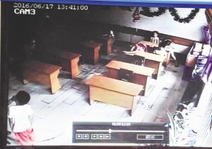 幼儿园教师为惩戒孩子 让4名男童互扇耳光