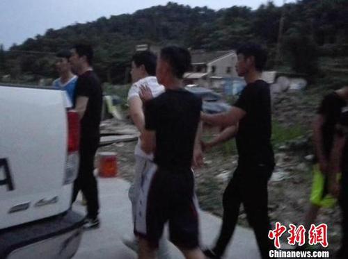 浙江温岭警方捣毁一隐藏深山大型赌博窝点