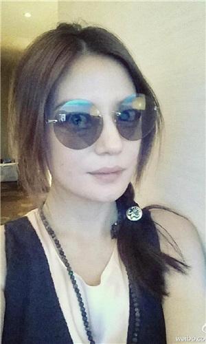 同样是木质手串，这个看起来像是沉香？