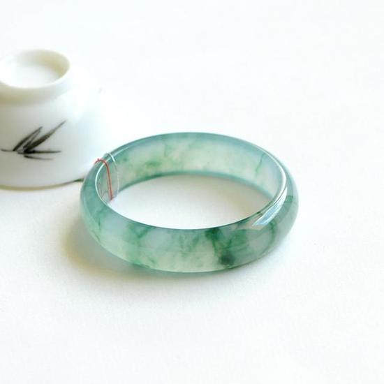 翡翠戴久了“发黑”是因为身体不好吗