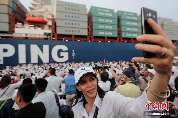 巴拿马运河扩建后开通首航 中国货轮首先通过4