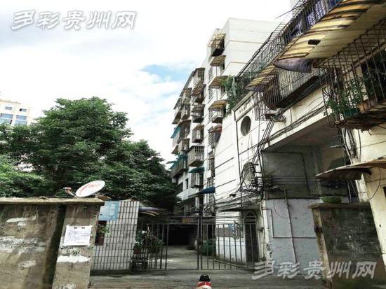 贵阳学区房:房子隔街相望 每平米贵5000元