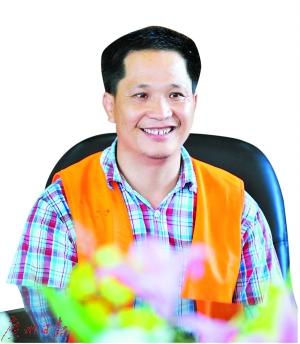 母亲发脾气将1岁半孩子丢下水 环卫工十几秒救人