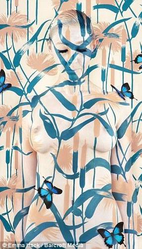 艾玛即将在伦敦的丽贝卡-霍萨克画廊举行作品展，届时其最新作品将会在画廊展出。