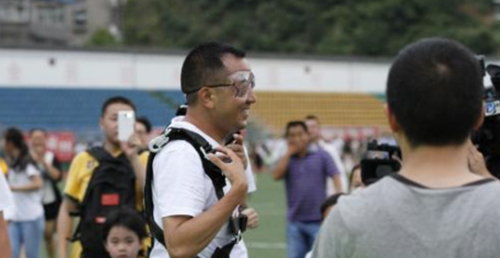 官员“花式代言” 官员“花式代言”