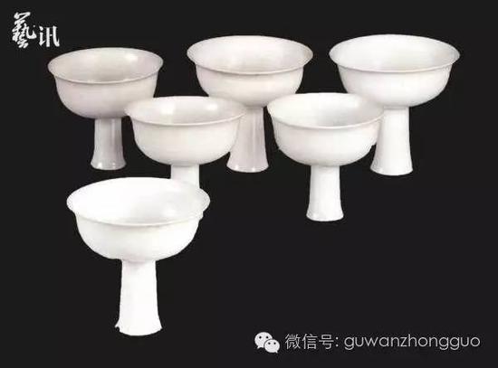 元枢府釉龙纹高足杯