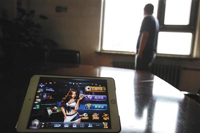 6月22日，曾是北京公务员的宋明（化名），在玩“天天德州”游戏两年后，输掉300万元。