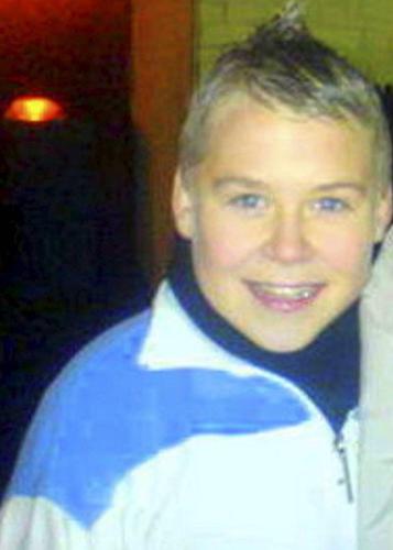 帕米-罗斯原名保尔-威腾，出生在英国桑德兰市。帕米从小就因自己女孩子一样的性格受尽了同学们的凌辱。到了14岁，帕米开始化妆，并穿着女生校服，她决定坦然接受自己的与众不同。