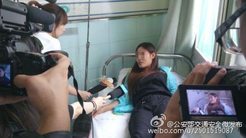 女司机因转弯未让直行车致剐蹭 遭男司机暴打