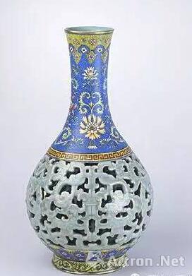 青釉镂空粉彩描金夔凤纹套瓶，清乾隆，高32.8cm，口径7.2cm，足径11cm