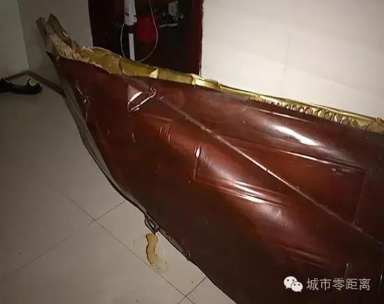 家中煤气泄漏 夫妻开电风扇