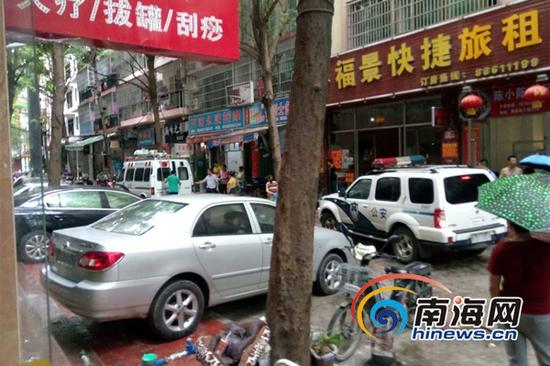7月5日上午8点左右，三亚市商品街六巷发生一起命案，一名男子死亡。警方正在现场勘查。南海网记者叶俊一摄