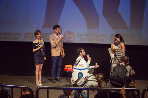 法国帅哥用代码自制民国婚书 向中国女友求婚