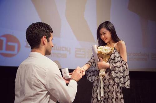 法国帅哥用代码自制民国婚书 向中国女友求婚