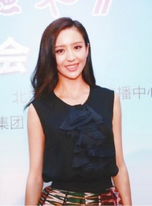 佟丽娅在纪录片《我从新疆来》发布会现场 佟丽娅在纪录片《我从新疆来》发布会现场