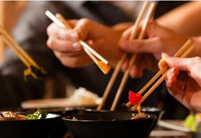 别贪吃!吃太饱会带来6种严重疾病