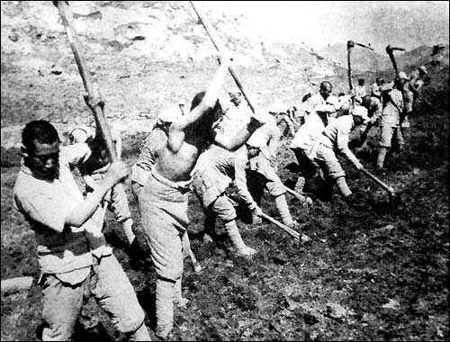 陕甘宁军民开展大生产运动 陕甘宁军民开展大生产运动