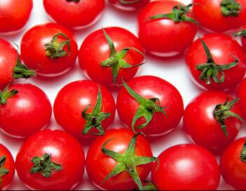 夏季防晒“?；ど　?吃这些食物准对