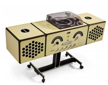 　　皮耶·贾科莫及阿基里斯·卡斯蒂廖尼
布莱维加唱机，RR 126 型号，1965 年制
估价：800-1,200 英镑／约 8,000- 12,000 港元
