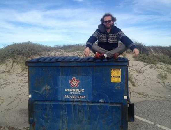 研究生吃垃圾两年 两年仅花36.7元吃饭 呼吁珍惜食物