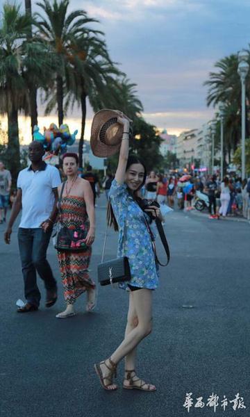 法国时间7月14日晚10点，一辆卡车冲撞法国尼斯观赏法国国庆日烟花表演的人群，造成84人死亡，202人受伤，其中2名中国游客受伤。