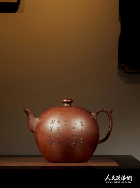 2016西泠春拍 清顺治?大彬款紫泥大圆壶 成交价586.5万_副本