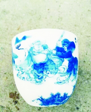 潘家园淘到手绘青花瓷杯 潘家园淘到手绘青花瓷杯