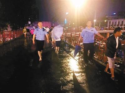 西安三年来首发暴雨红色预警 未来3天仍有降雨