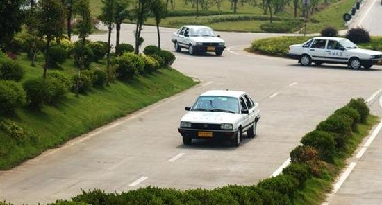 上海一驾校教练侵吞学员60万学费 涉嫌诈骗被拘